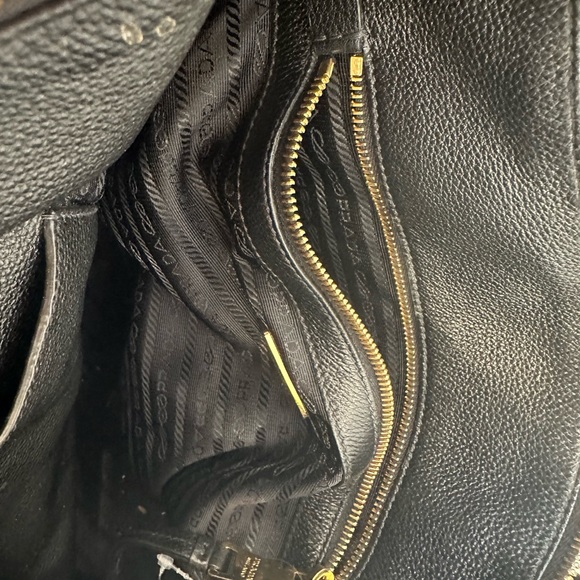 Prada Black leather shoulder bag - Picture 9 of 11